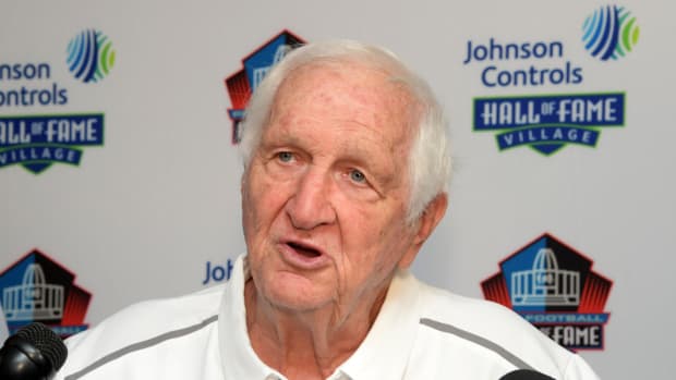 Gil Brandt speaks at Pro Football Hall of Fame.